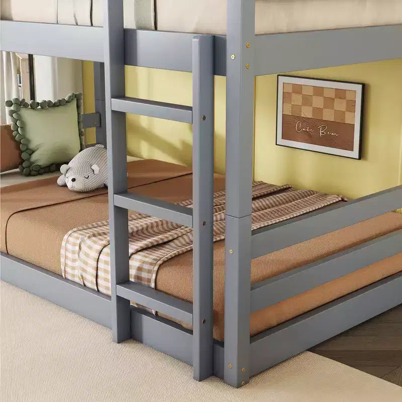 Rubberwood Detachable Triple Twin Bunk Bed with 2 Built-in Ladders and Guardrails