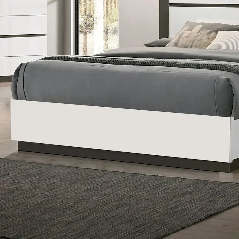Conjira Modern White Wood 5-Piece Platform Bedroom Set (USB) by Furniture of America