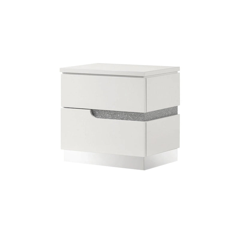 New Classic Furniture Corazon White 4-piece Bedroom Set with Nightstand