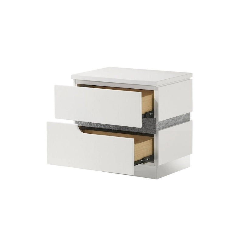 New Classic Furniture Corazon White 4-piece Bedroom Set with Nightstand
